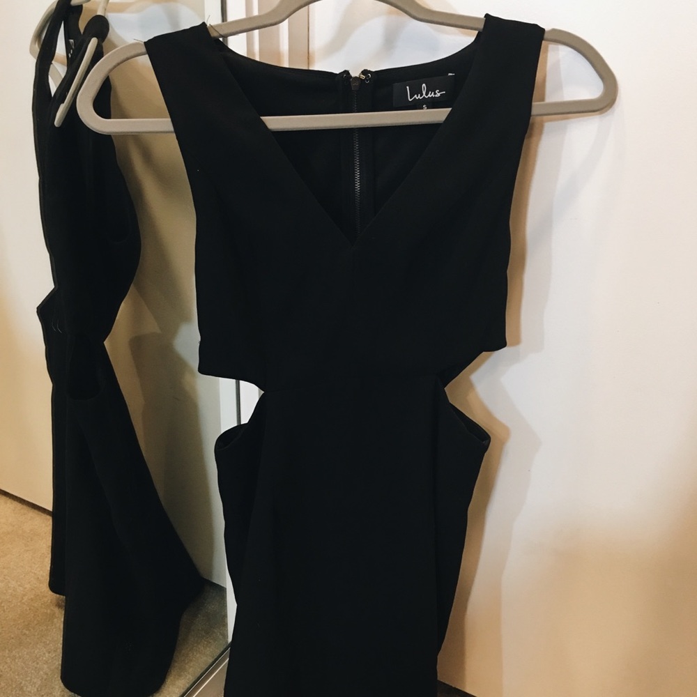 BLACK CUTOUT DRESS SIZE SMALL